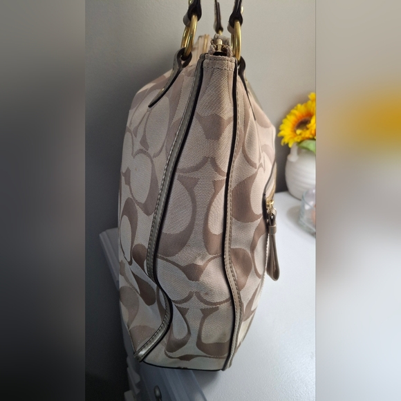 Coach Poppy Metallic Signature Tote 22447 Great condition - Picture 4 of 13